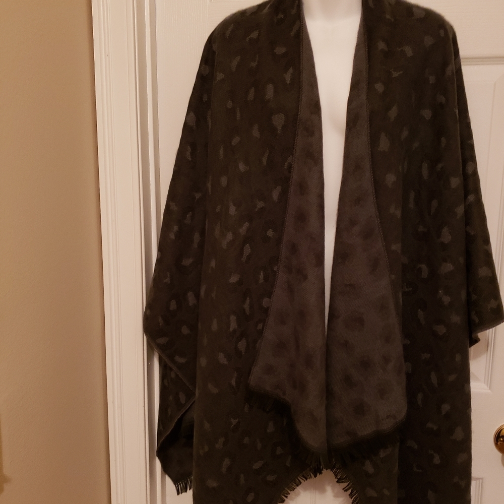 NWOT! Animal Print Wrap [super softie]